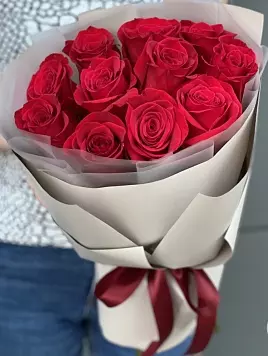 11 красных роз